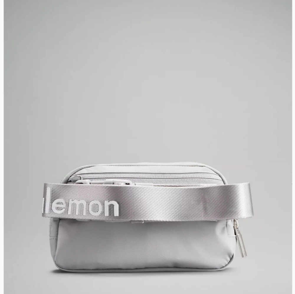 NEW Lululemon Everywhere Belt Bag - Picture 2 of 10